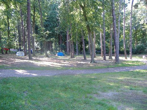 Eine der vorderen Campingswiesen des ZePlas in Ückeritz